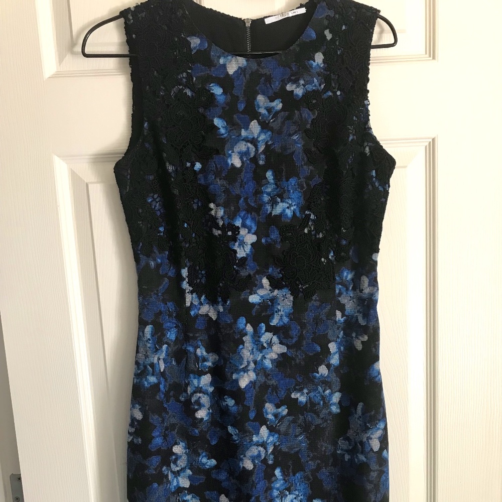 Tahari sleeveless dress in blue/black size 6